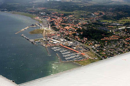 Ebeltoft - Fregatten Jylland ses i øverste venstre del af billedet