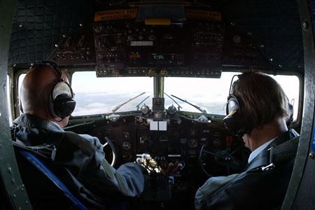 Fra cockpittet i DC-3'en